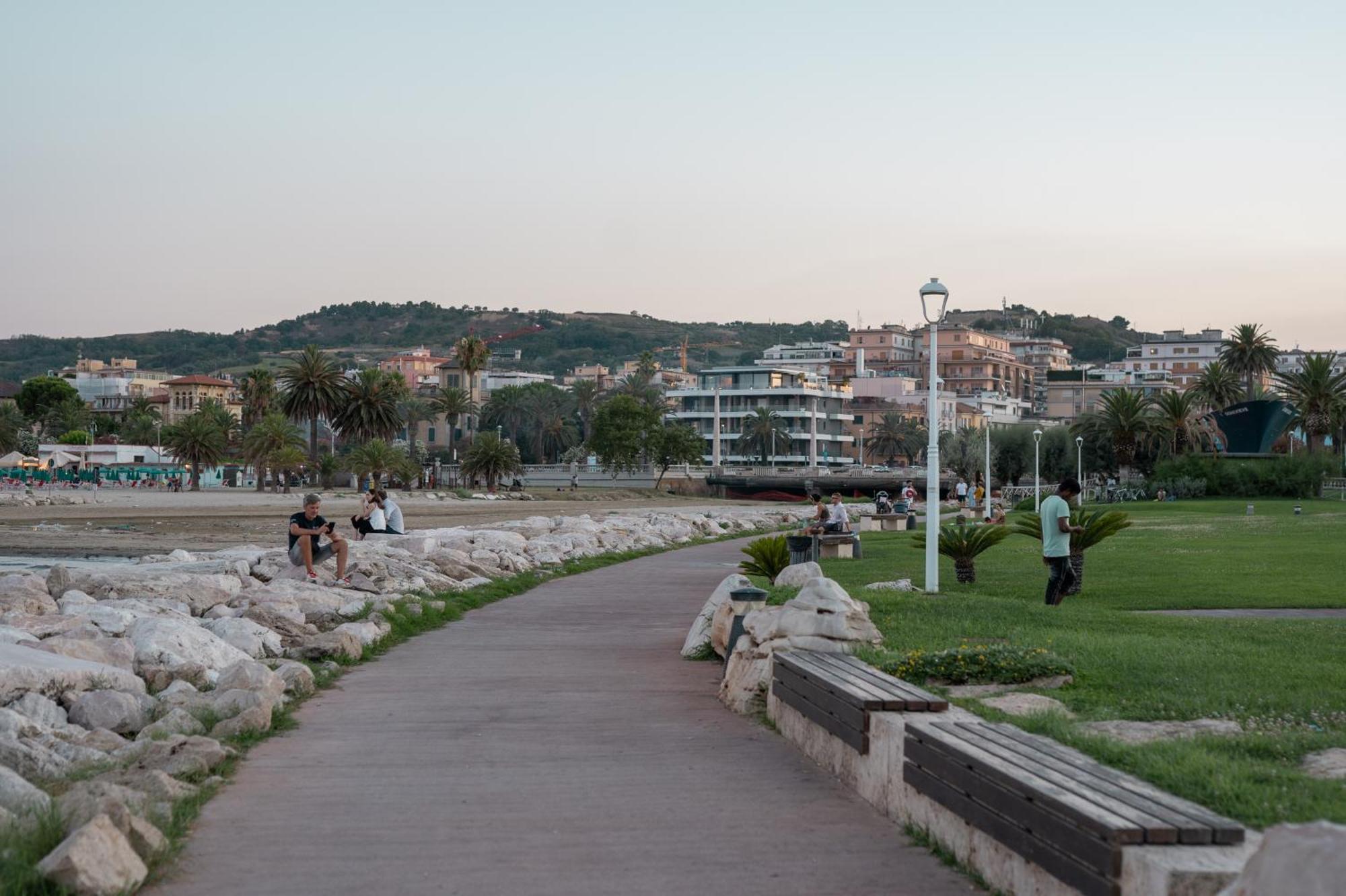 Apartamento Palazzo Galileo San Benedetto del Tronto Exterior foto